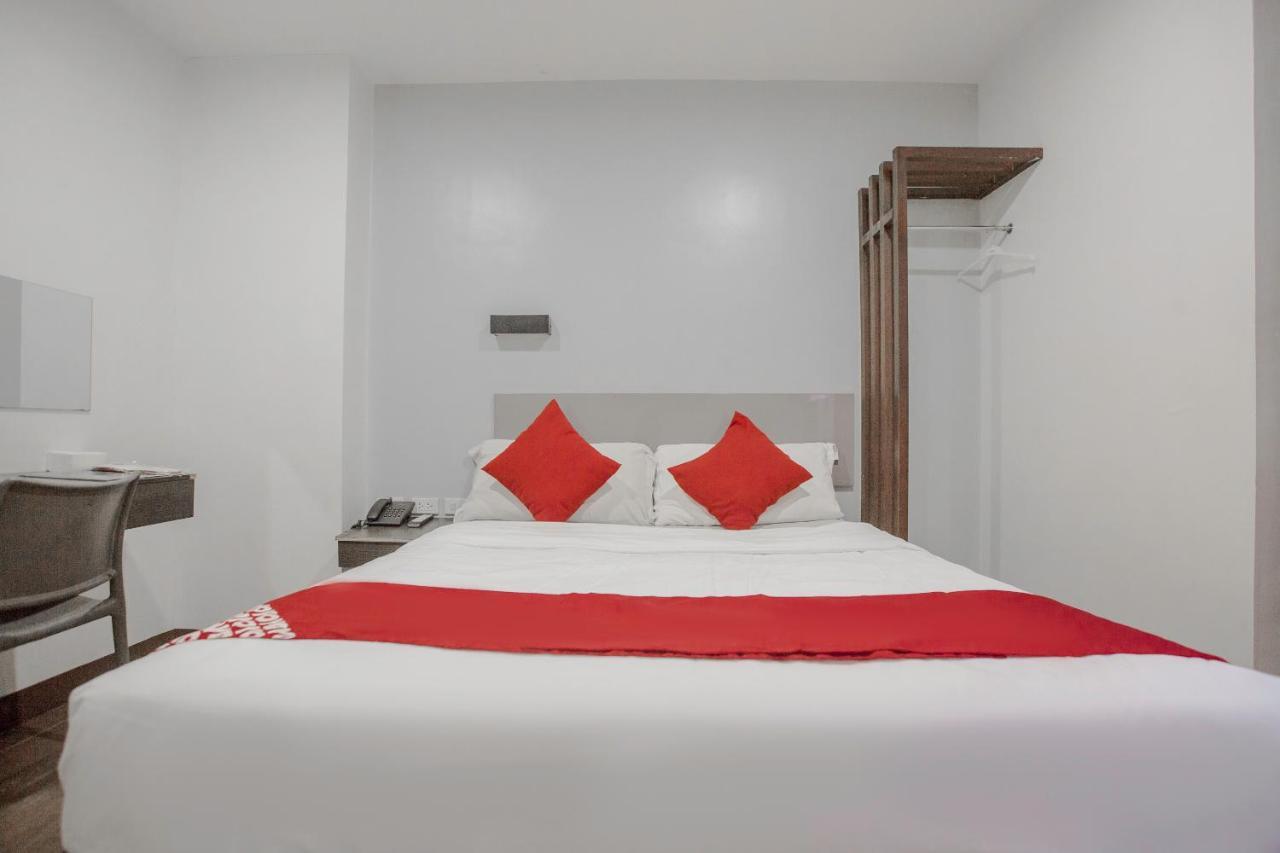Oyo 637 Fox Hotel Quezon City Zewnętrze zdjęcie