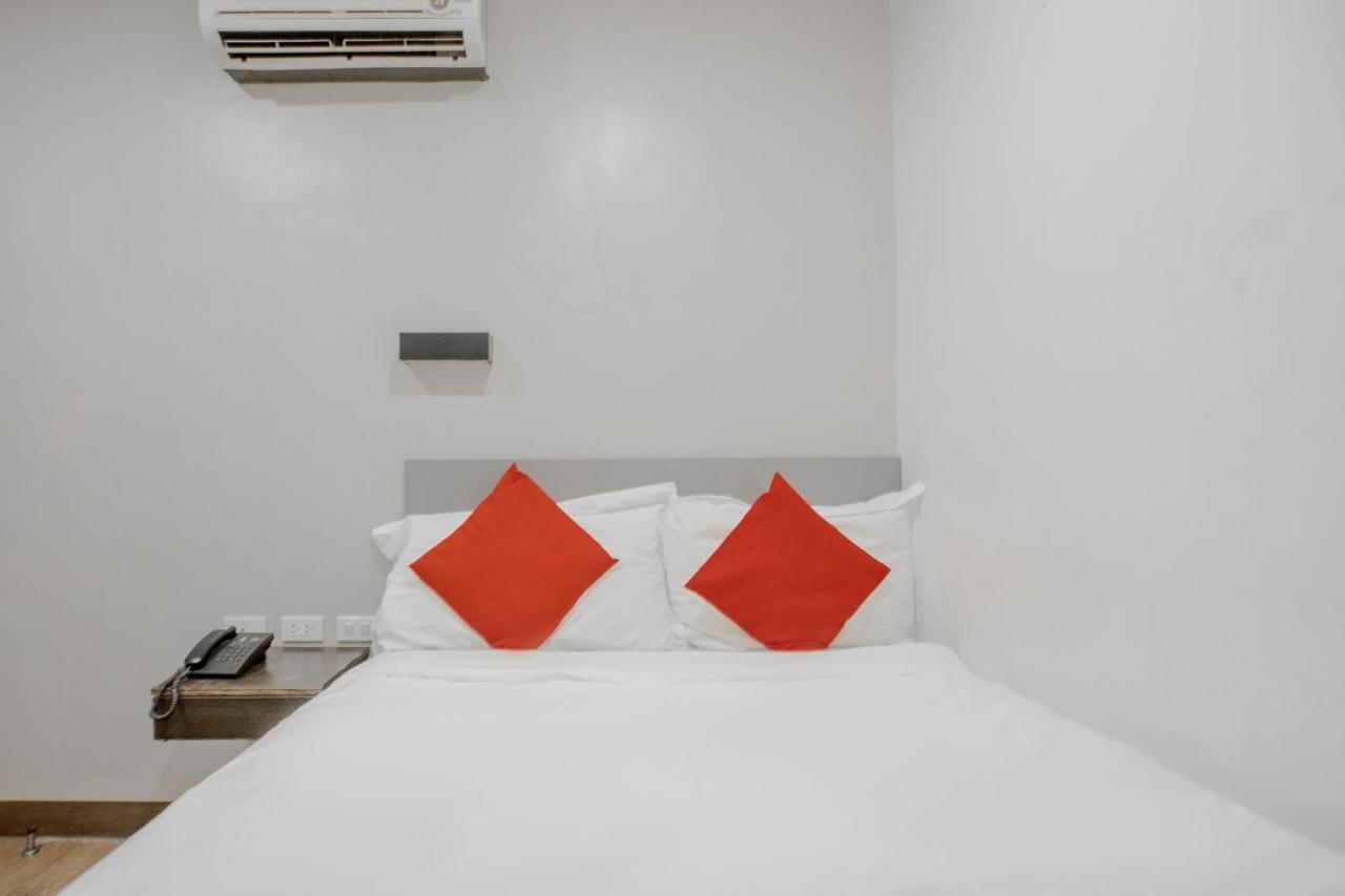 Oyo 637 Fox Hotel Quezon City Zewnętrze zdjęcie