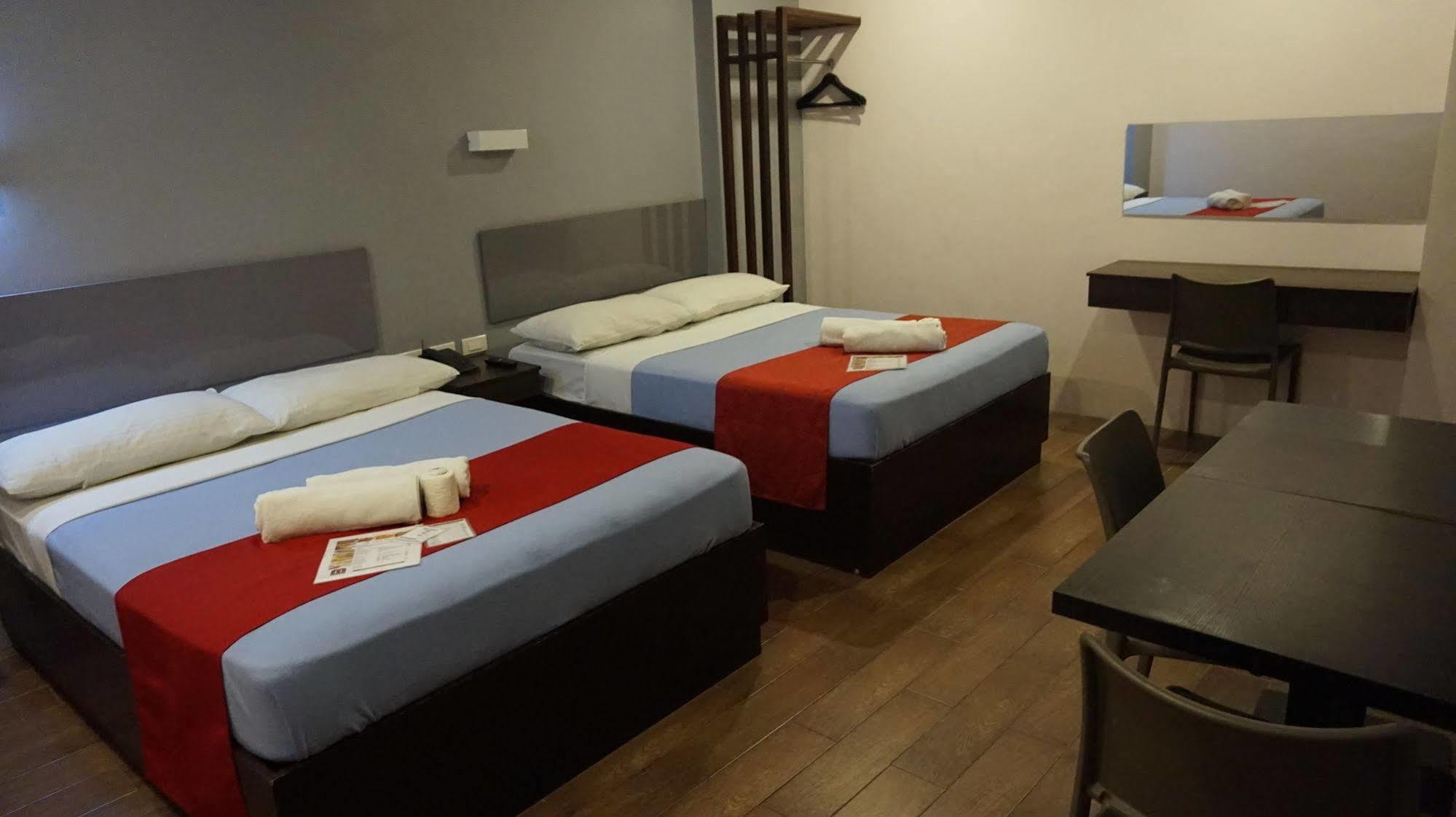 Oyo 637 Fox Hotel Quezon City Zewnętrze zdjęcie