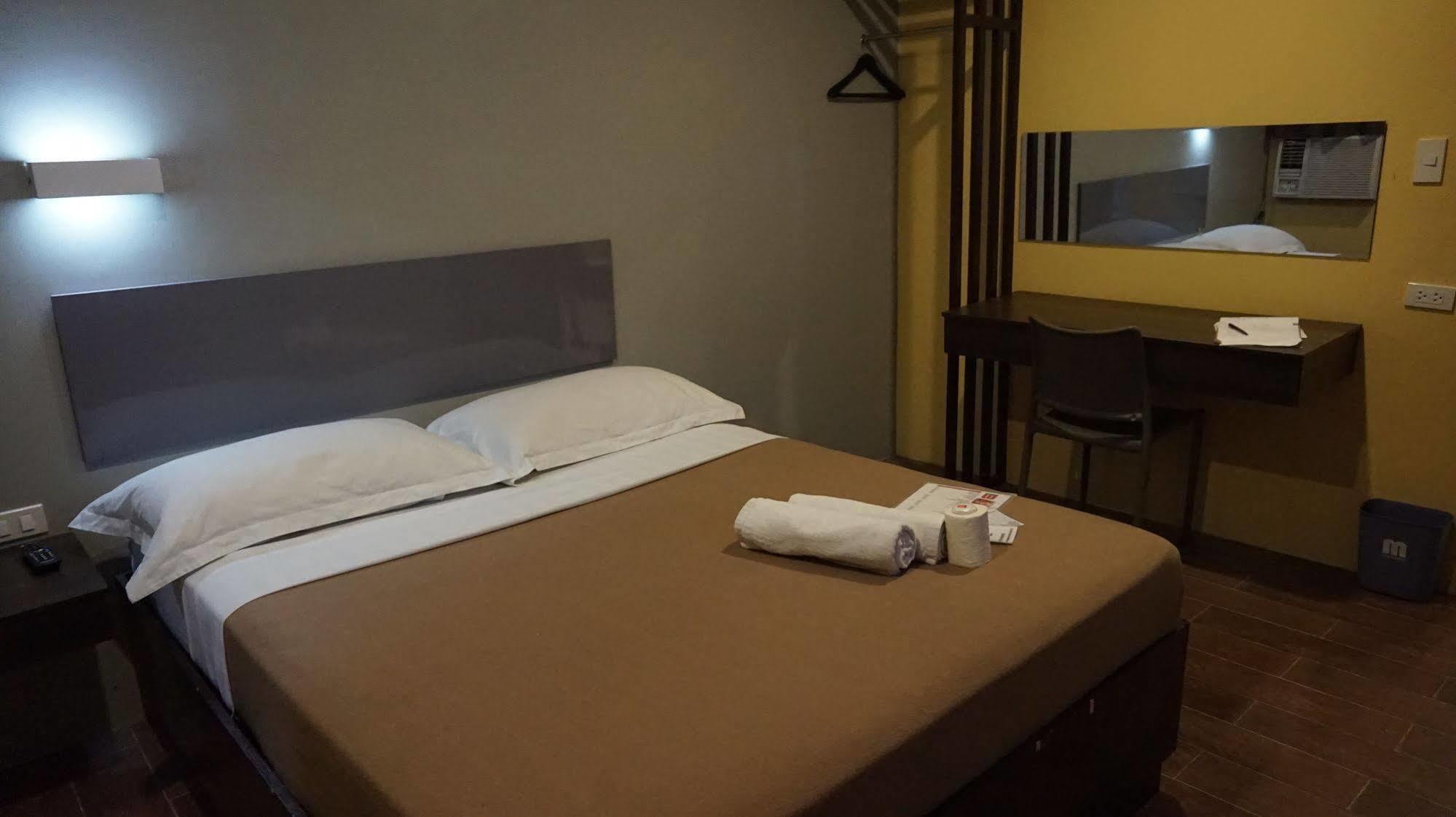 Oyo 637 Fox Hotel Quezon City Zewnętrze zdjęcie
