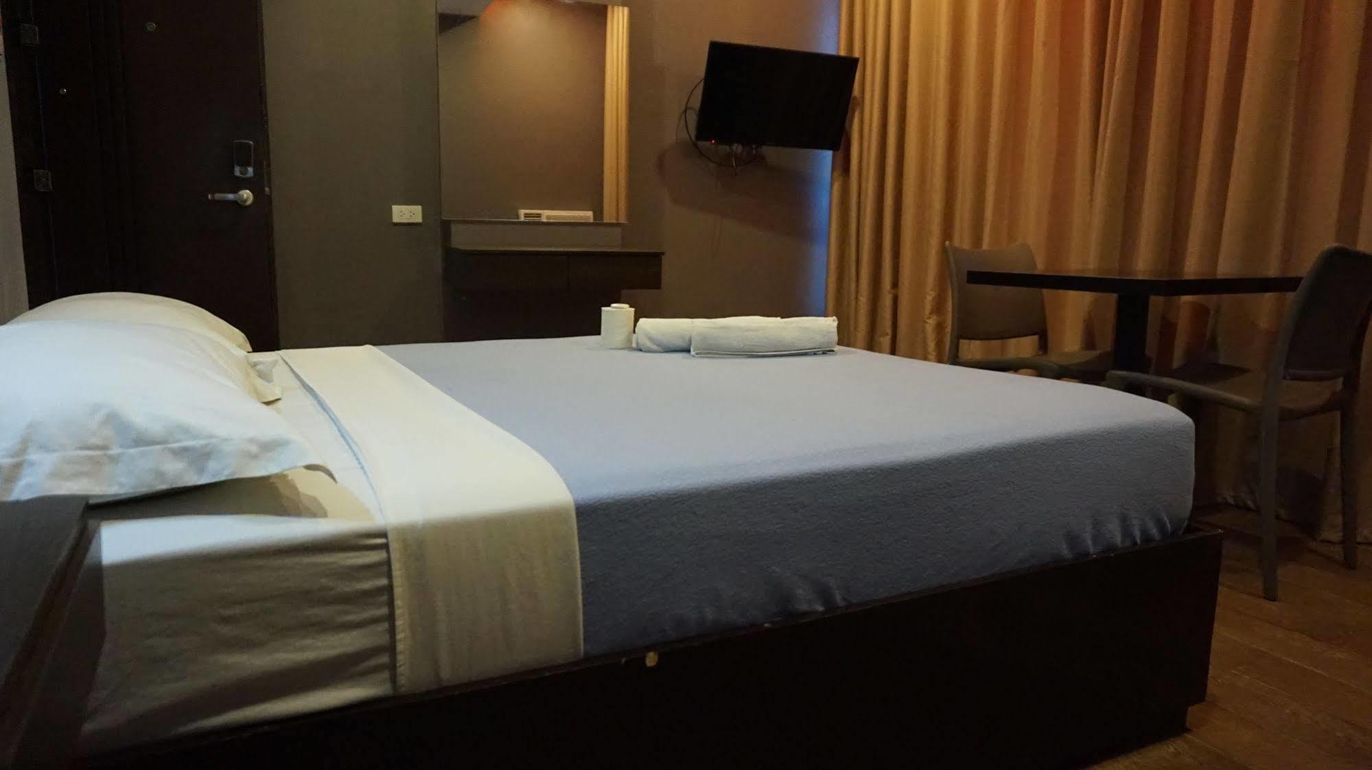 Oyo 637 Fox Hotel Quezon City Zewnętrze zdjęcie