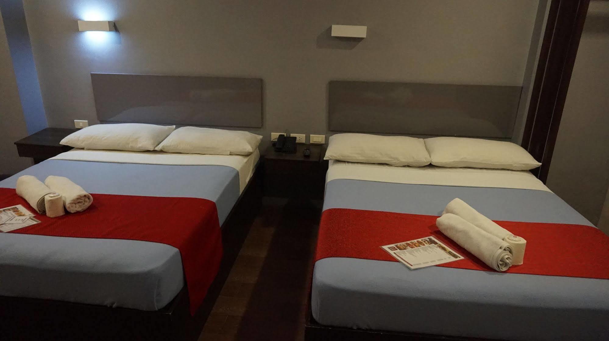 Oyo 637 Fox Hotel Quezon City Zewnętrze zdjęcie