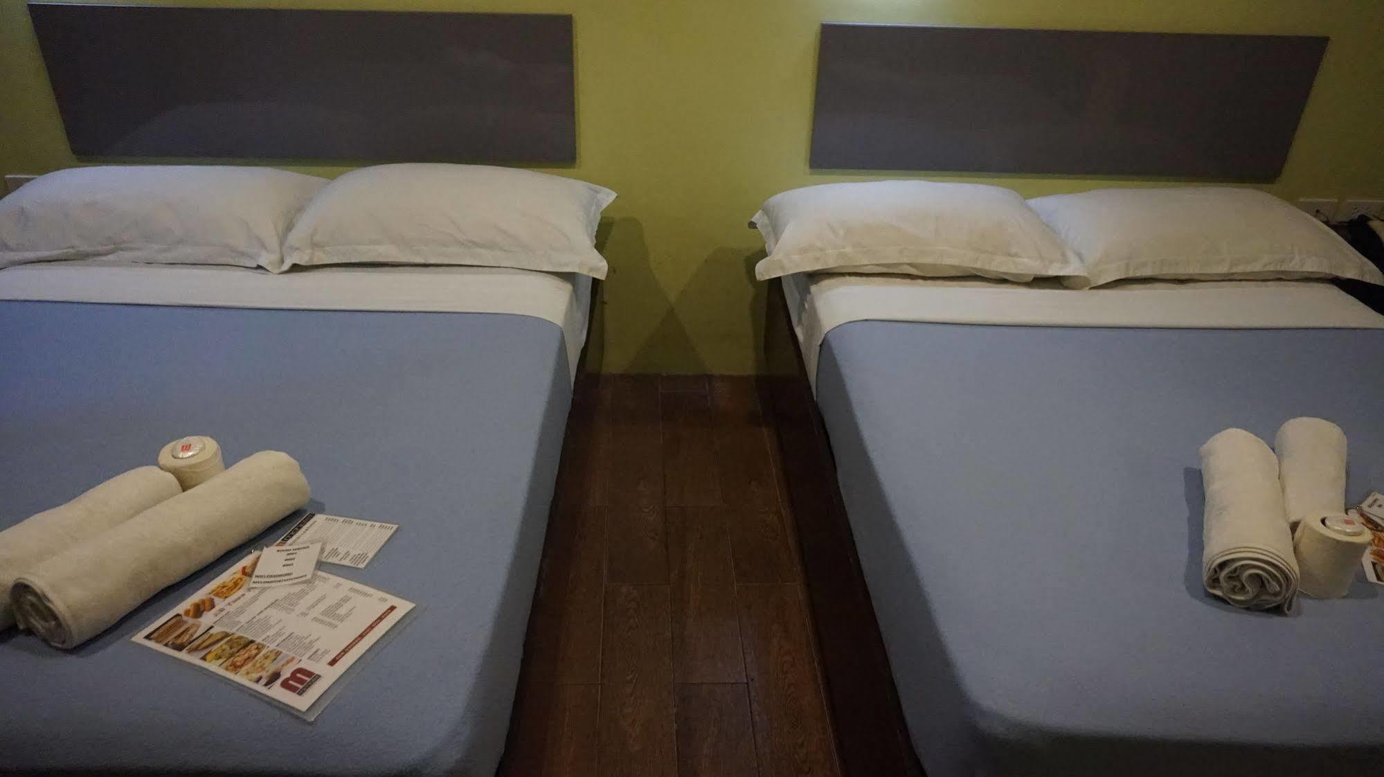 Oyo 637 Fox Hotel Quezon City Zewnętrze zdjęcie