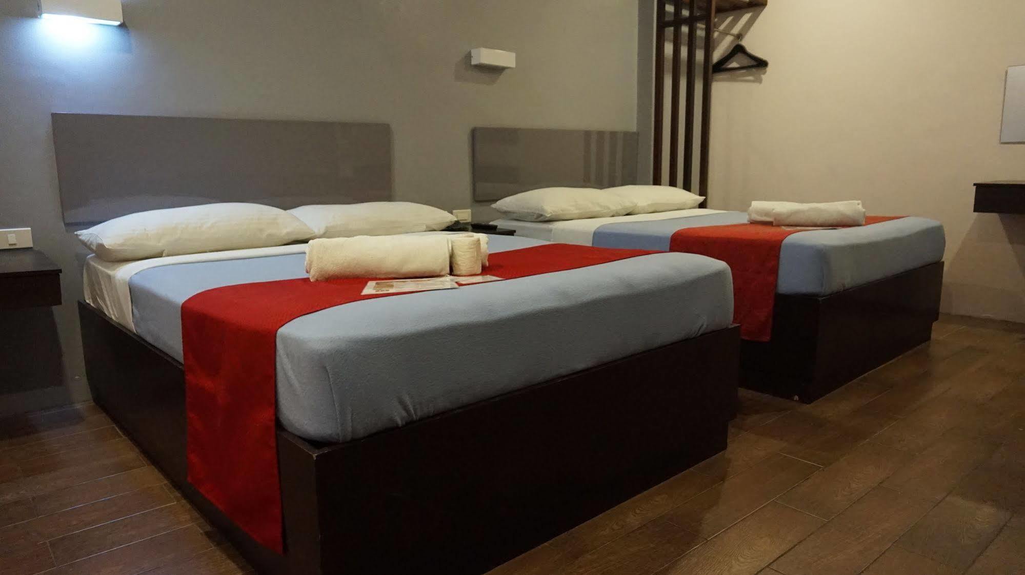 Oyo 637 Fox Hotel Quezon City Zewnętrze zdjęcie