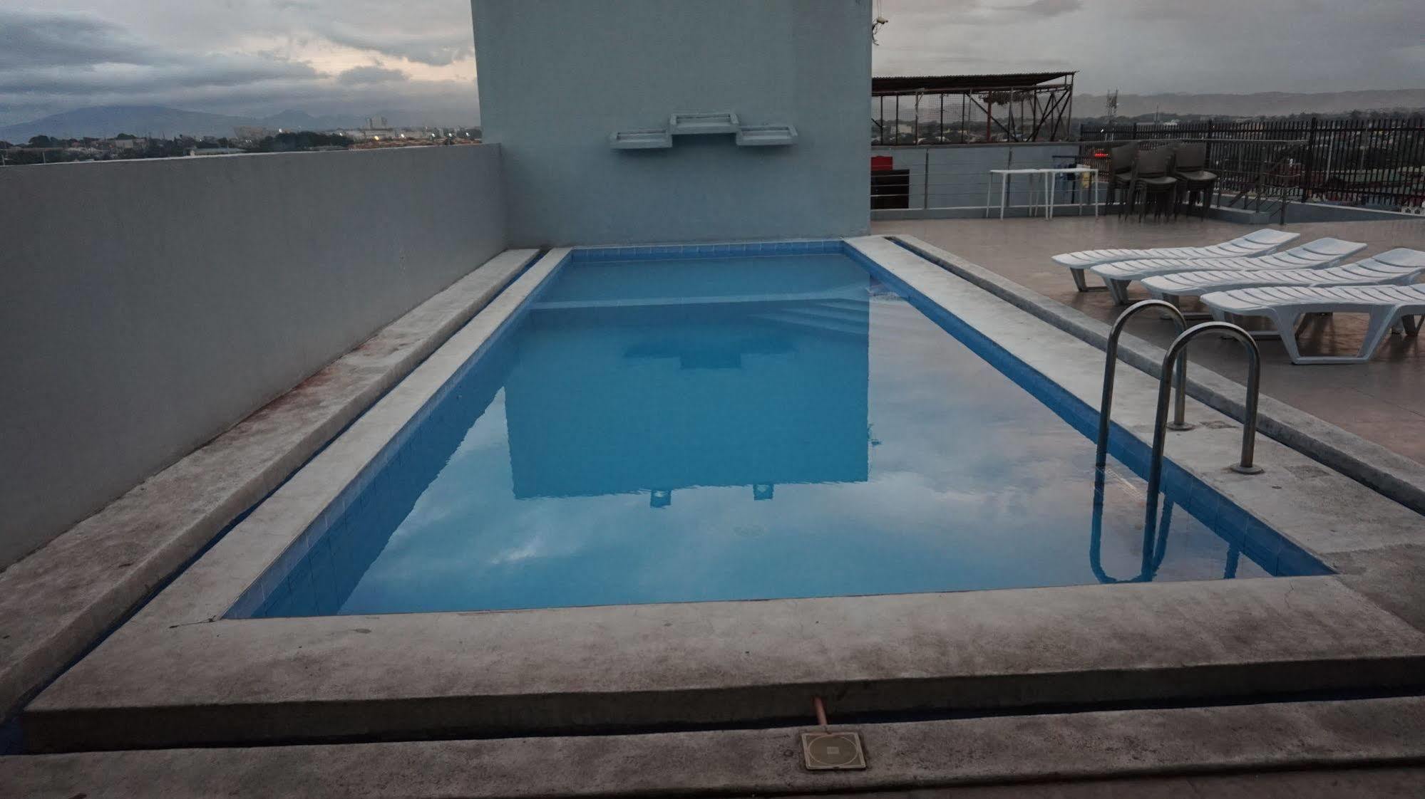 Oyo 637 Fox Hotel Quezon City Zewnętrze zdjęcie
